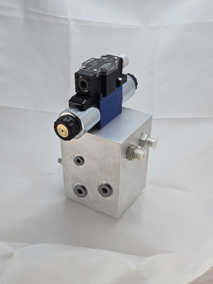 Second photo of Single Cylinder Control Valve Manifold Assembly