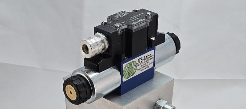 Single cylinder valve manifold: aluminum block with a Rexroth directional valve on top